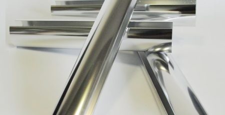 Polissage mécanique des profilés en aluminium, la première étape de finition miroir sur profilé aluminium
